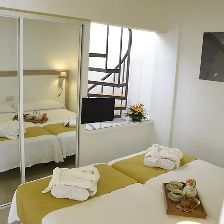 Udalla Park - & פלאייה דה לאס אמריקס