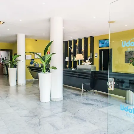 Udalla Park - & פלאייה דה לאס אמריקס